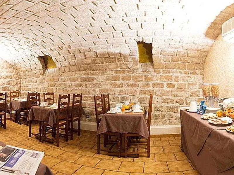 Logis Jardin De Villiers Hotel